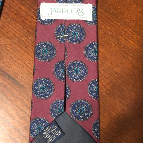 Tie - Picture 2 of 4